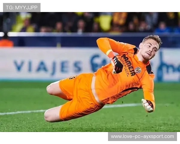 切尔西杰克逊高速插上面对门将冷静破门，展现速度与冷静的完美结合