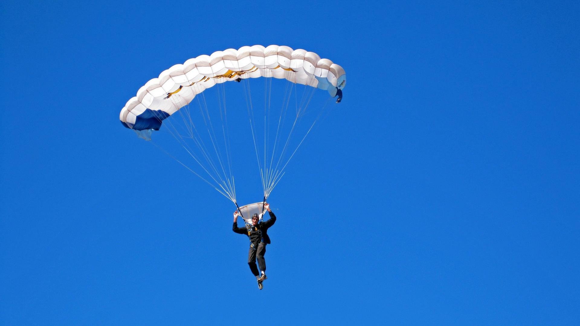 Aliou Drame在巴黎残奥会首轮比赛中以131-136不敌印度选手,2024巴黎残奥会