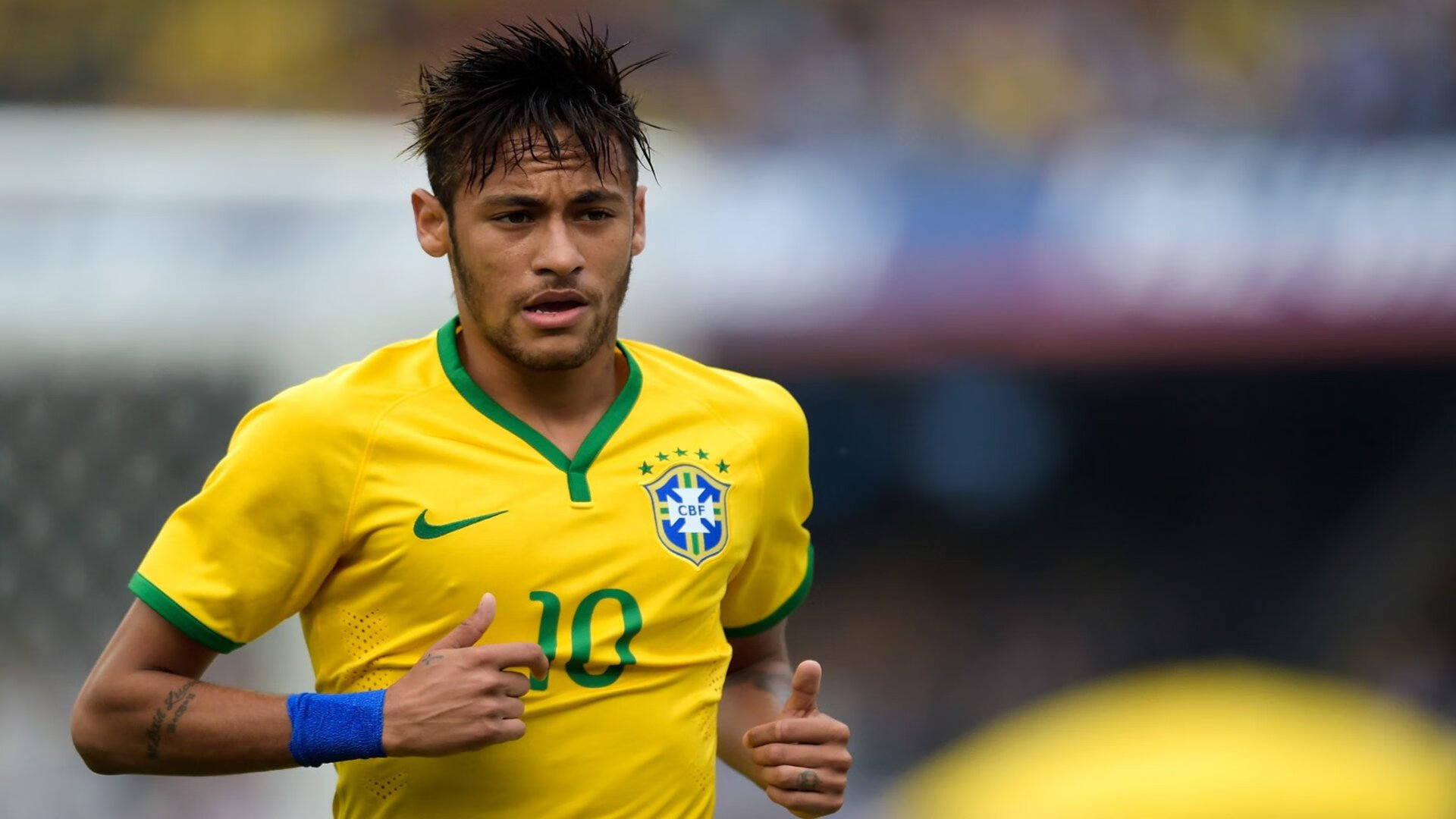 “英超强队遭遇挑战，争冠局势进入关键期”，“英超”